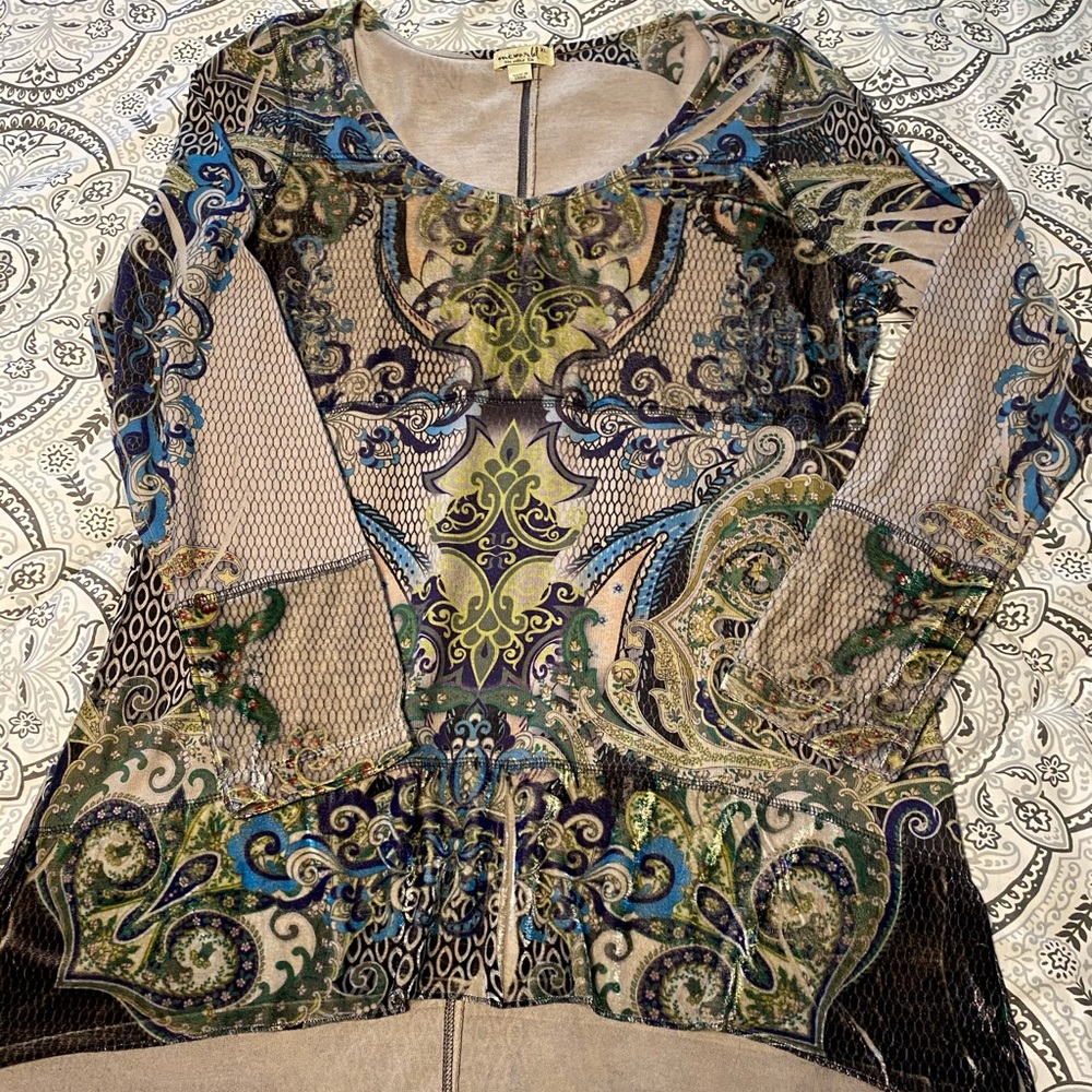 Beautiful One World tunic top in crushed velvet